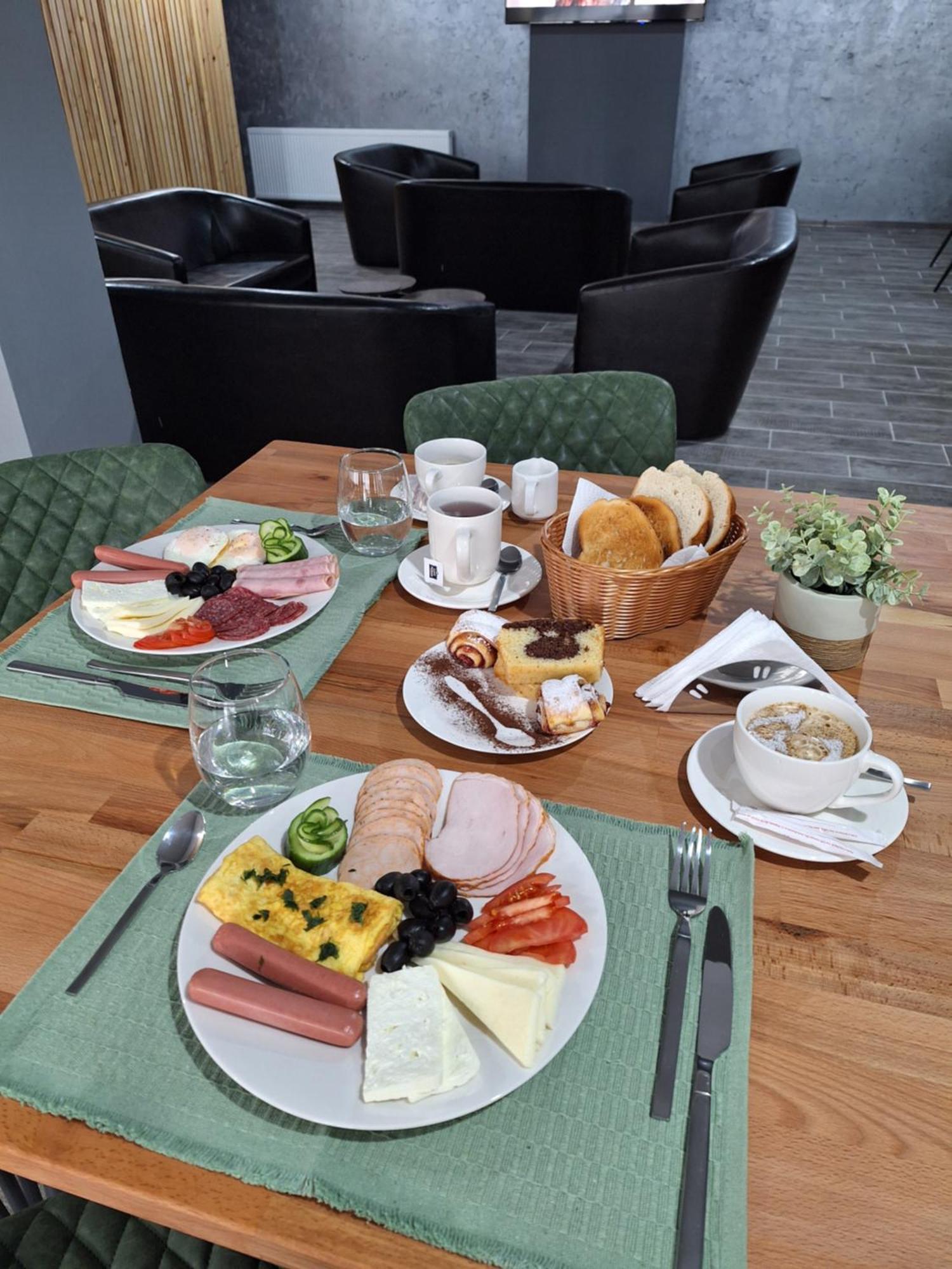 Danifeld Inn Voronet Buitenkant foto