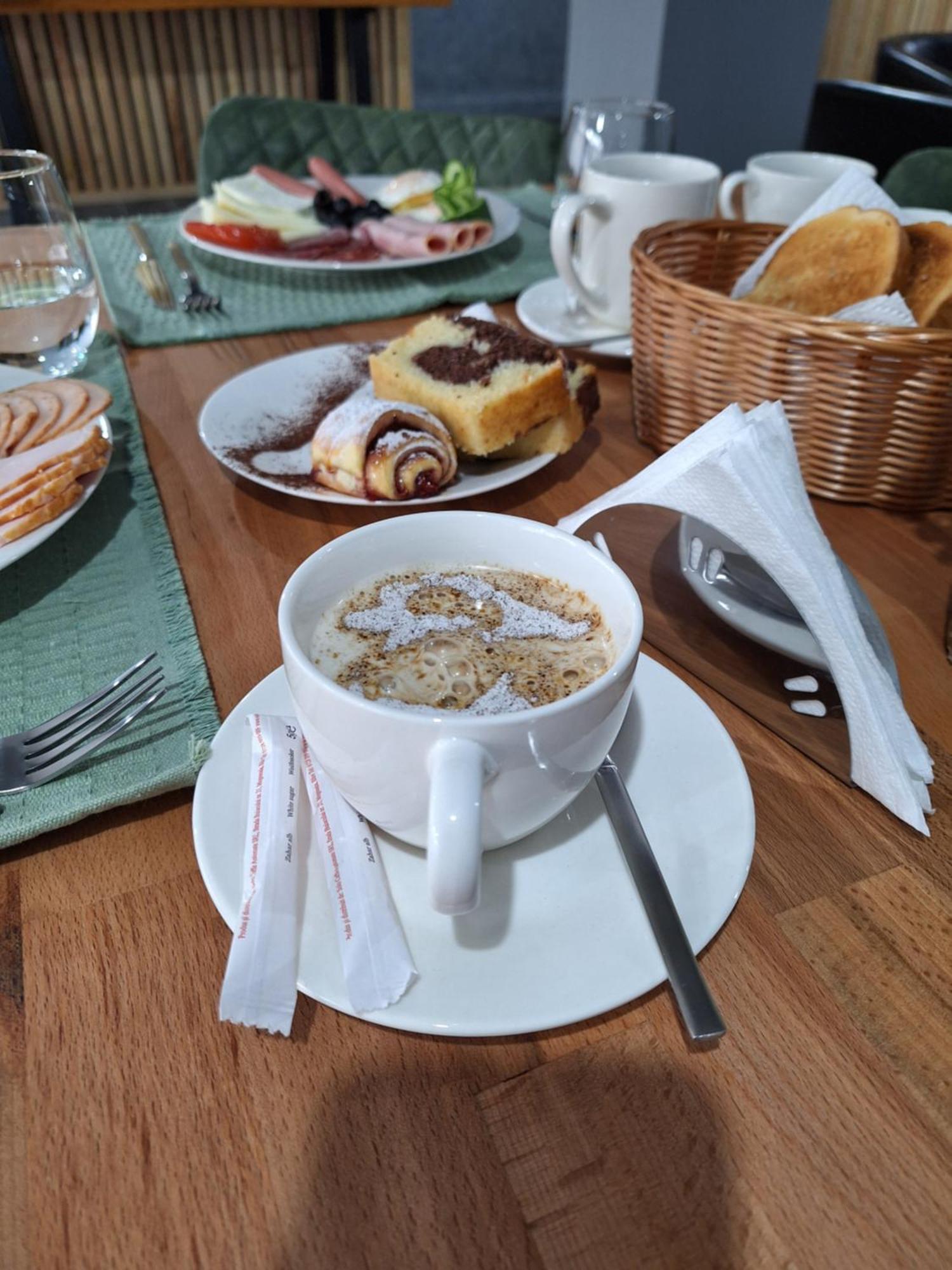 Danifeld Inn Voronet Buitenkant foto