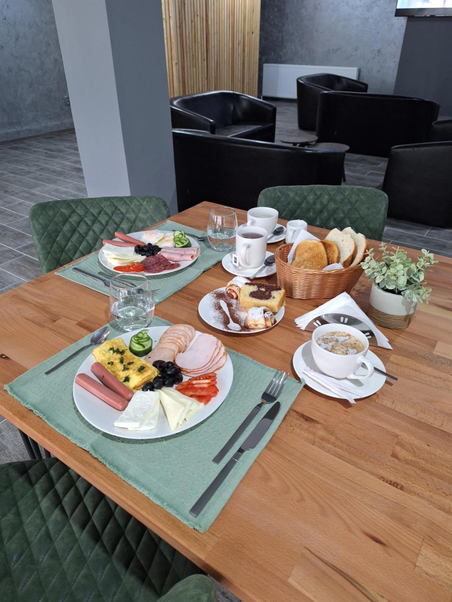 Danifeld Inn Voronet Buitenkant foto
