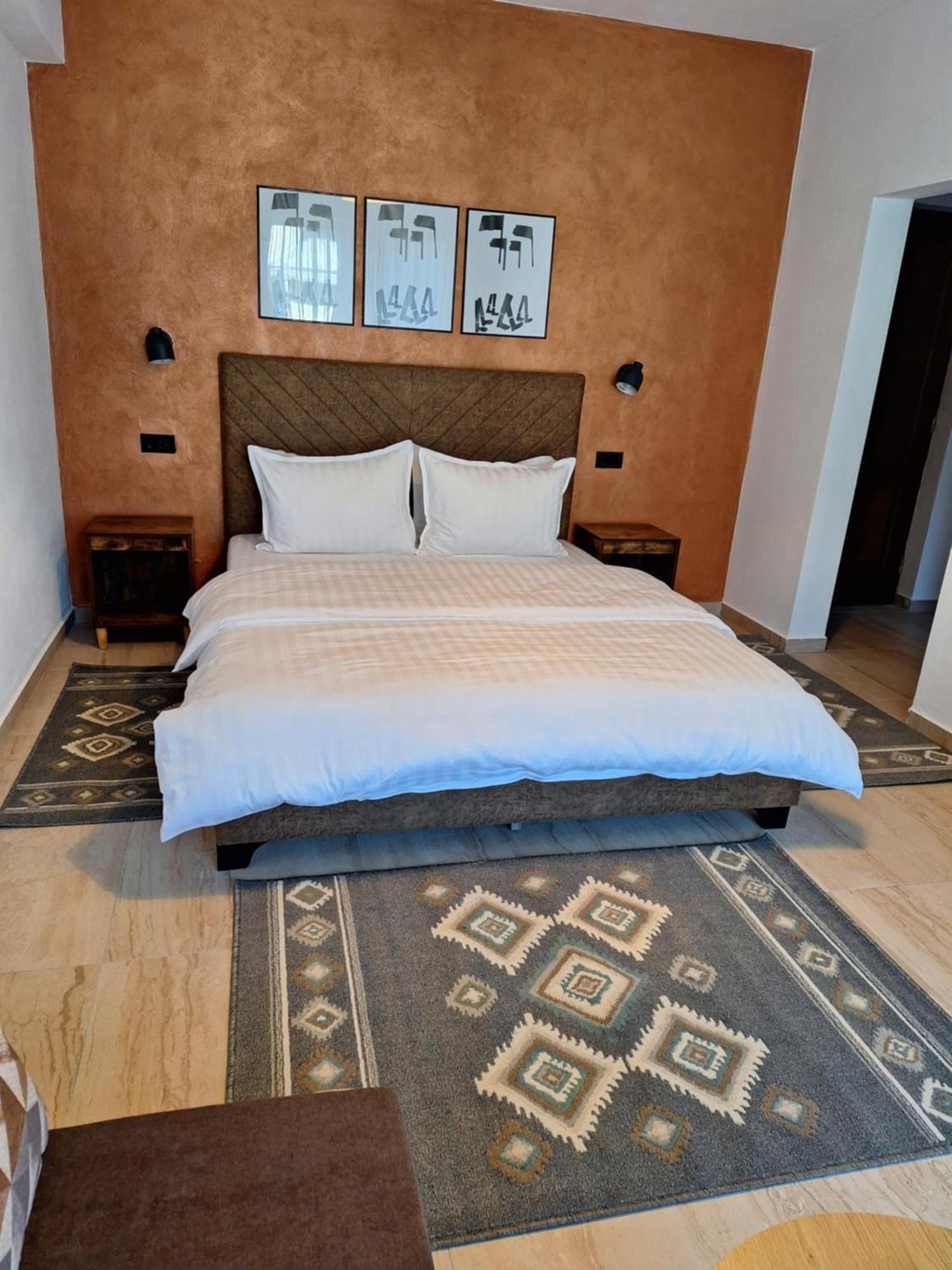 Danifeld Inn Voronet Buitenkant foto